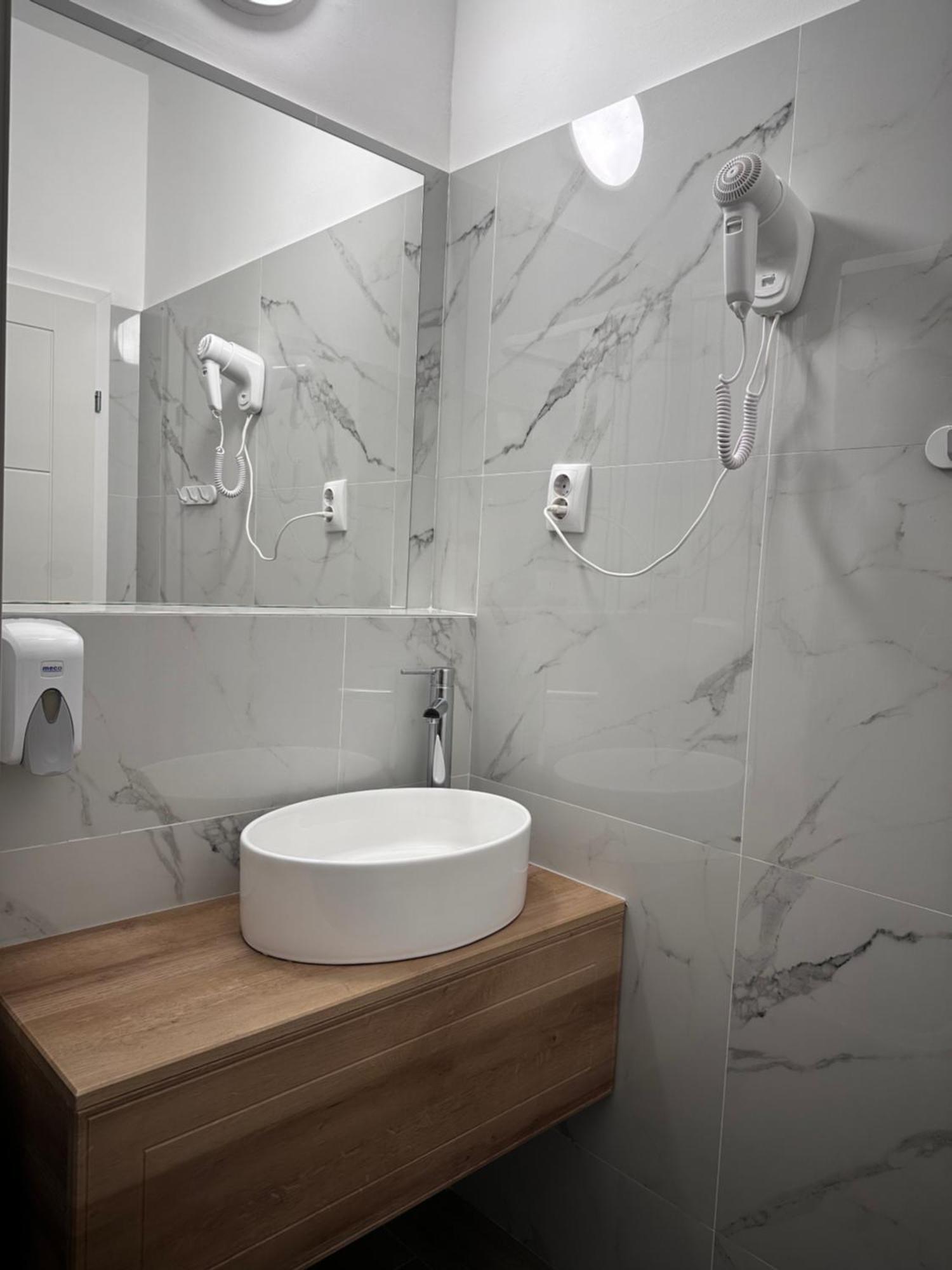 Hotel Paso Kluż-Napoka Zewnętrze zdjęcie