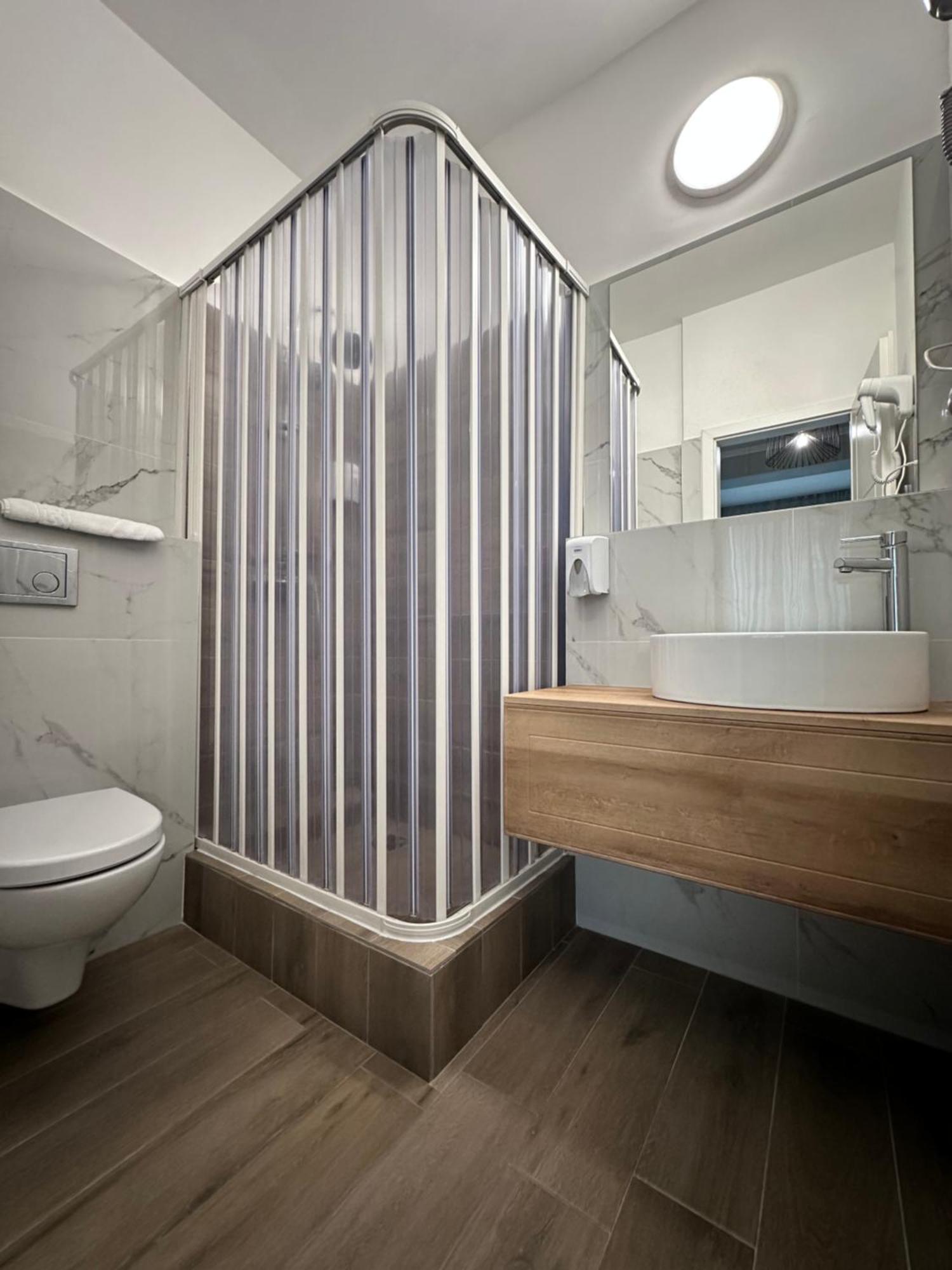 Hotel Paso Kluż-Napoka Zewnętrze zdjęcie